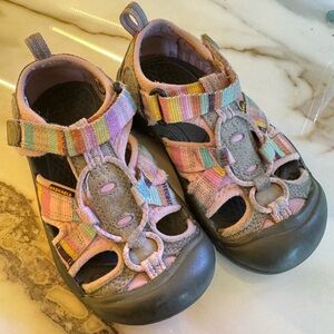 Keen girls 10 tie dye sandals